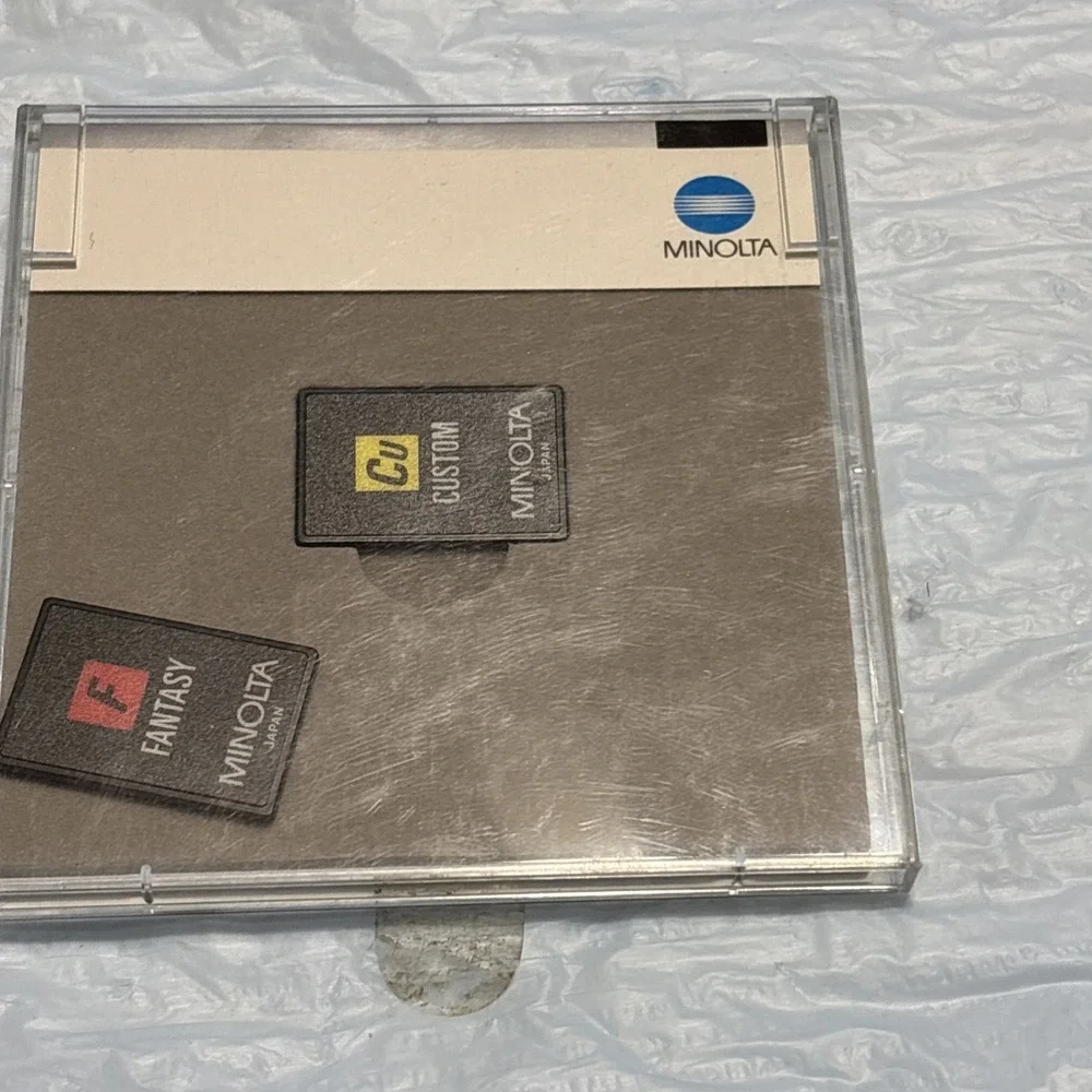 Minolta Maxxum AF 80-200 Lens + Cu Custom Fantasy Cards Case Lot